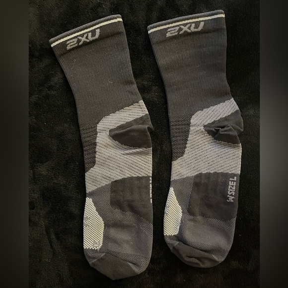 2XU Cycle Vectr Socks - Never worn - Picture 6 of 10